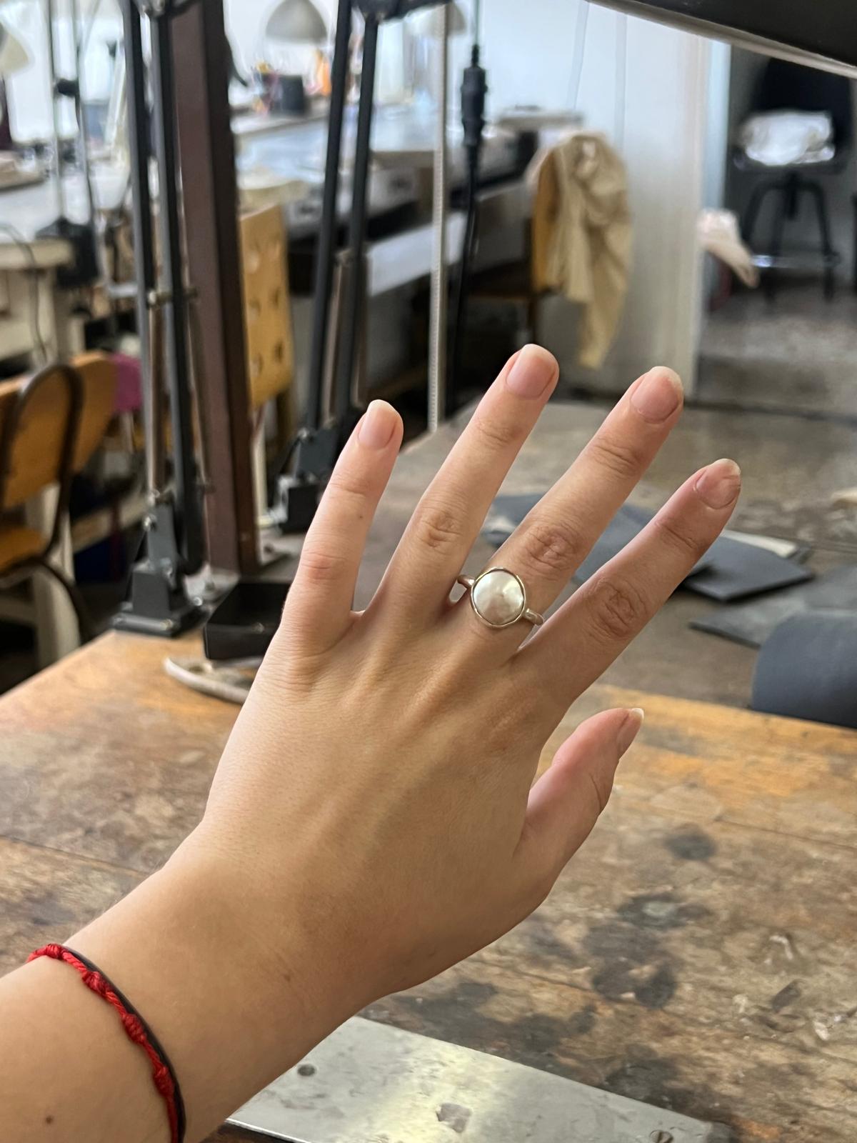 Anillo perla irregular